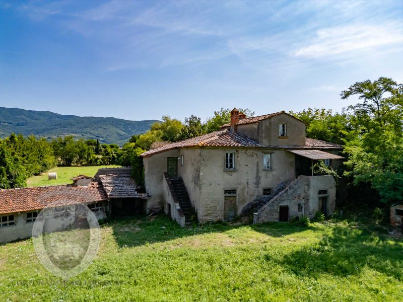 Farmhouse with annexes