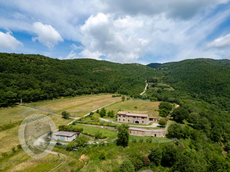 Casale con vista e annessi