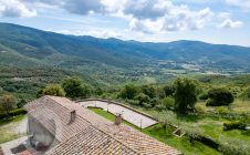 Casale con vista e annessi