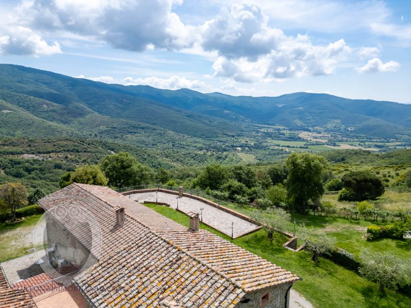 Casale con vista e annessi