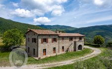 Casale con vista e annessi