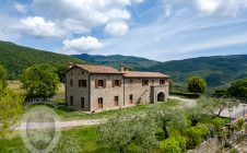 Casale con vista e annessi