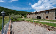Casale con vista e annessi
