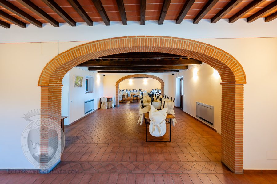 Casale con vista e annessi