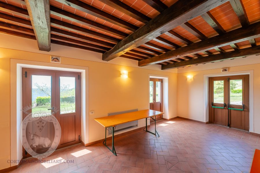 Casale con vista e annessi