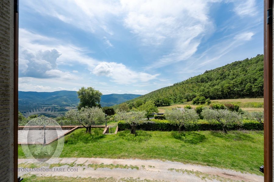 Casale con vista e annessi
