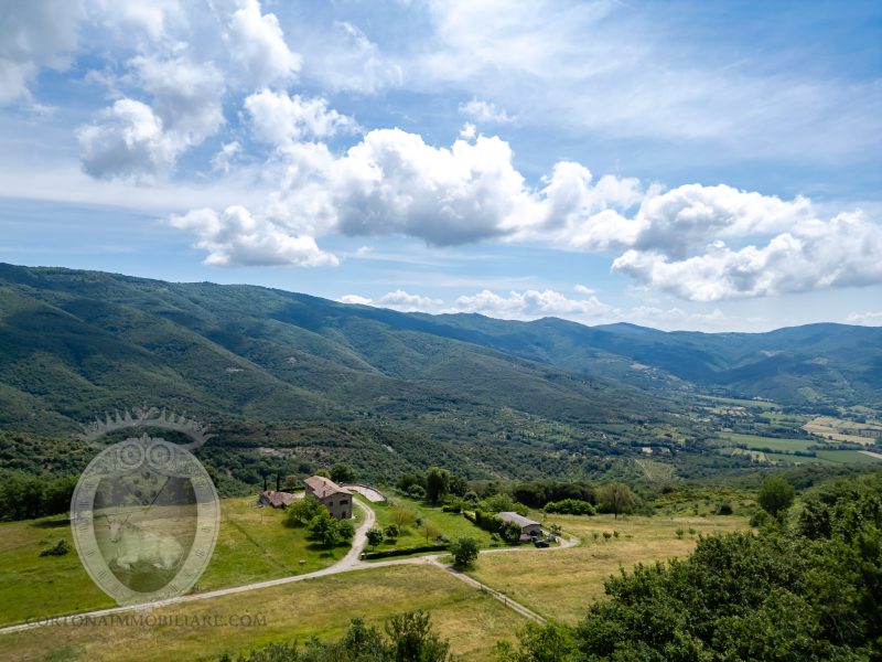 Casale con vista e annessi