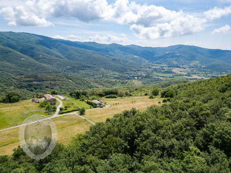 Casale con vista e annessi