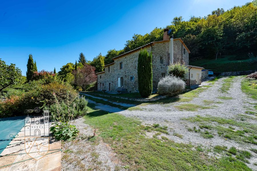 Farmhouse with annex and swimming pool