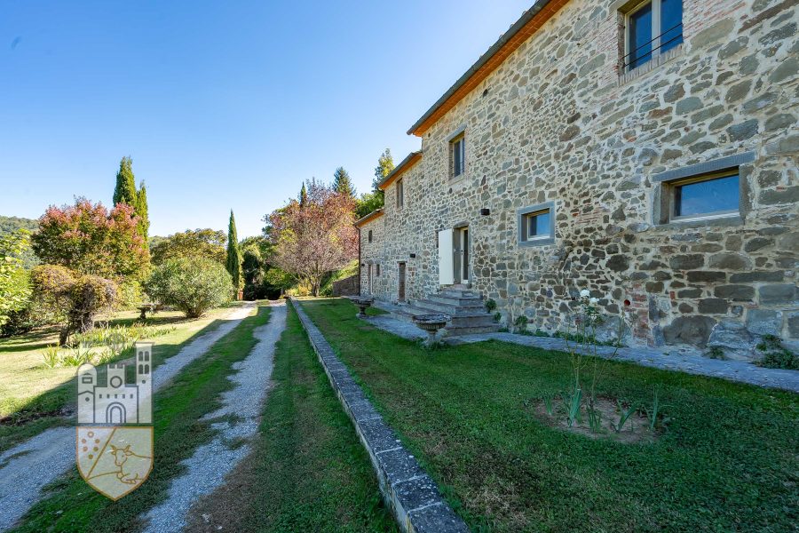 Colonica con annesso e piscina