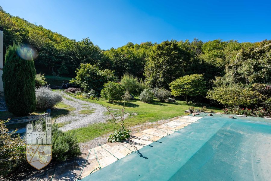 Farmhouse with annex and swimming pool