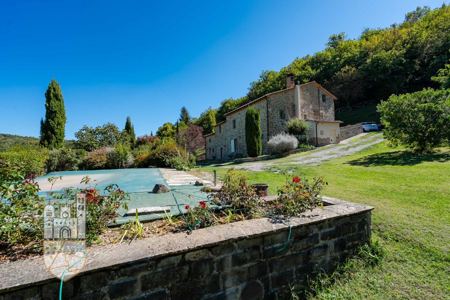 Farmhouse with annex and swimming pool