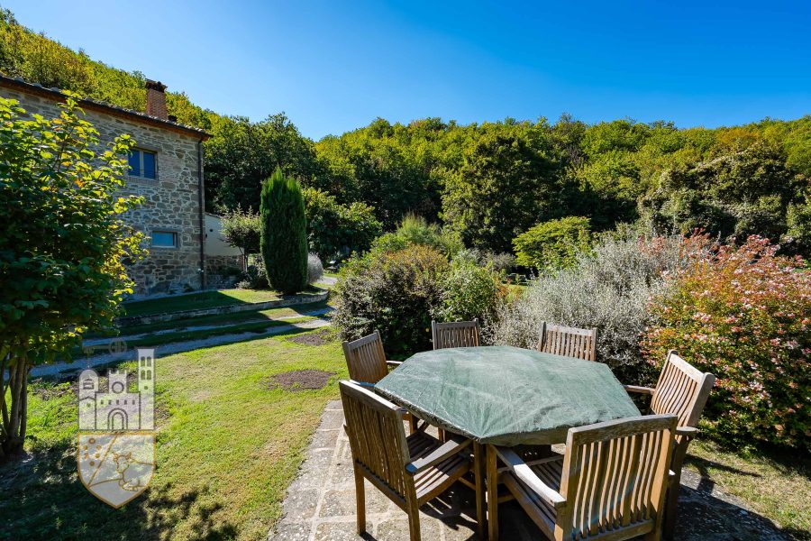 Farmhouse with annex and swimming pool