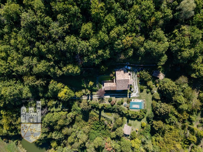 Farmhouse with annex and swimming pool