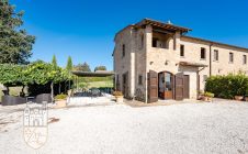 Appartamento con giardino e piscina
