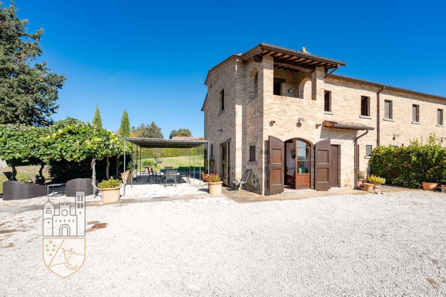 Appartamento con giardino e piscina
