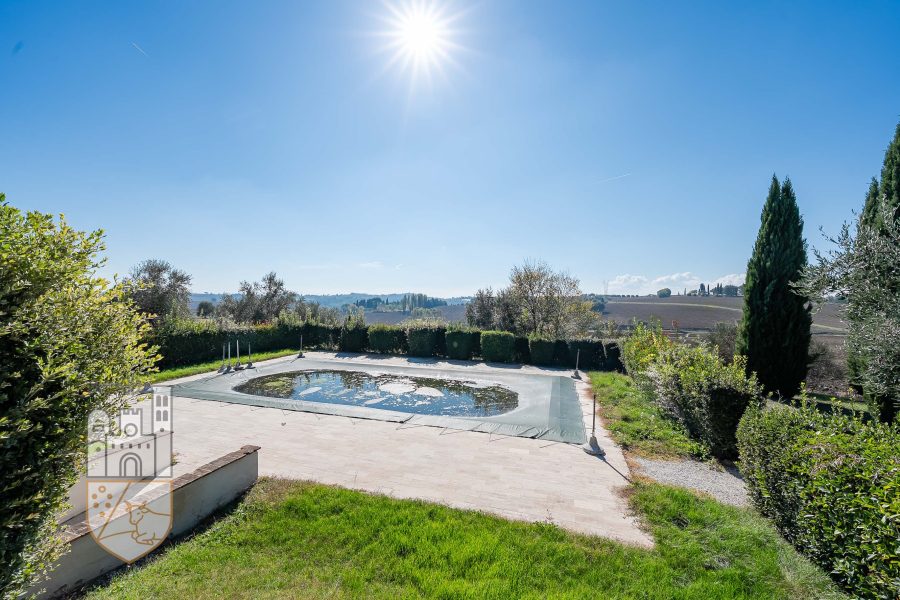 Apartment with garden and swimming pool