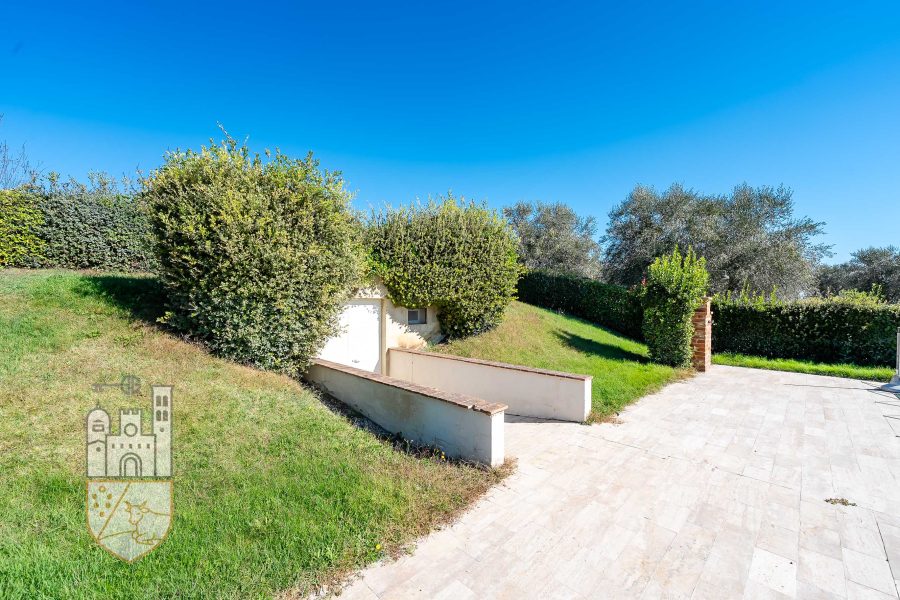 Appartamento con giardino e piscina