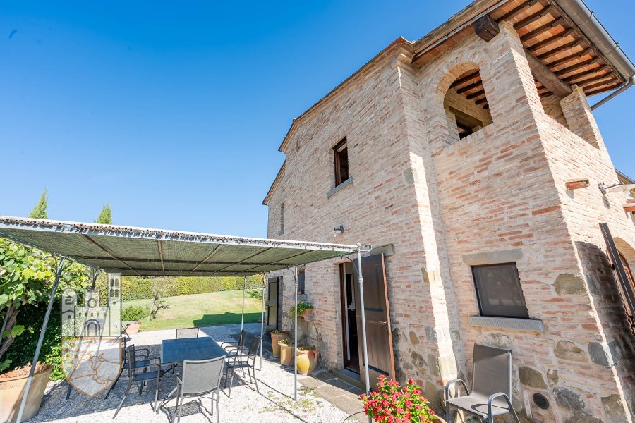 Apartment with garden and swimming pool