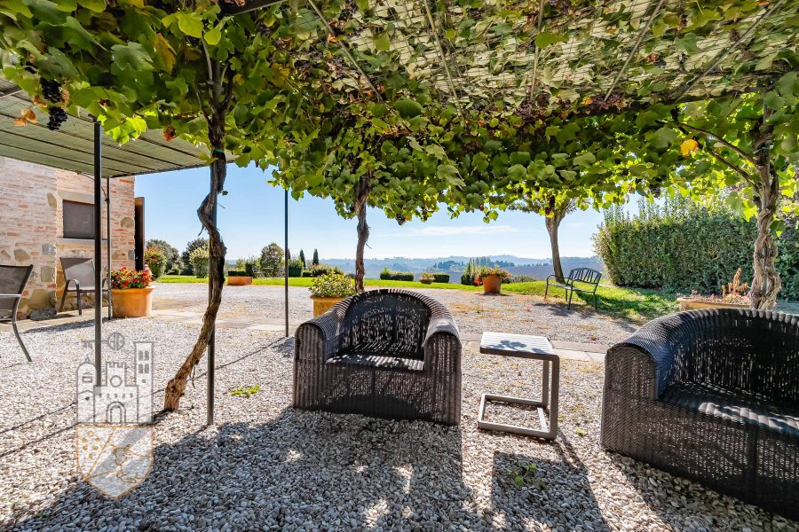 Appartamento con giardino e piscina