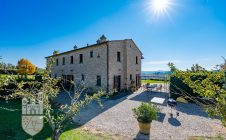 Farmhouse with garden and swimming pool