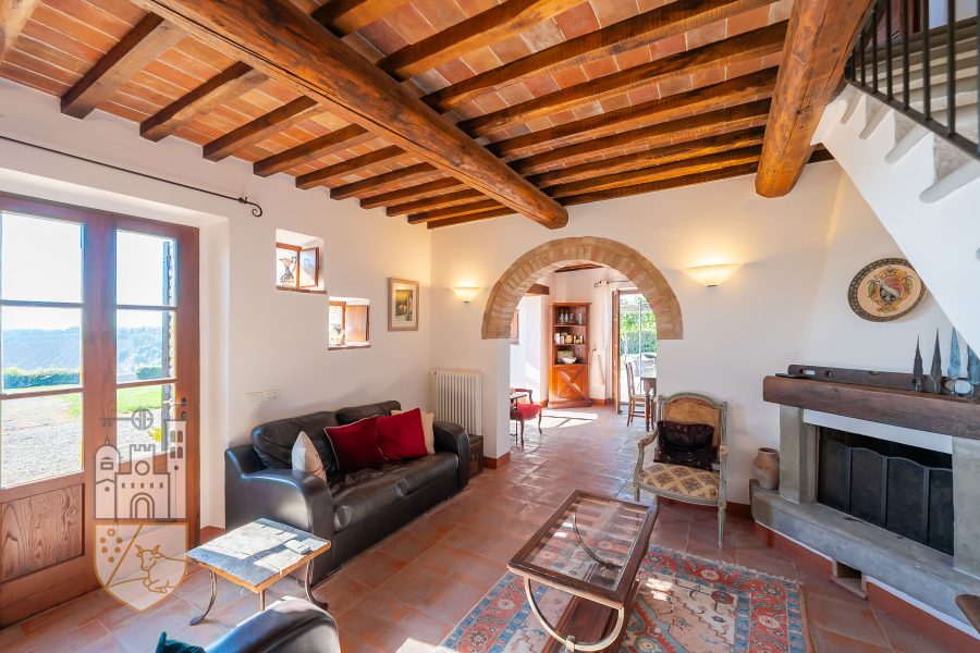 Casale con giardino e piscina