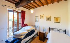 Casale con giardino e piscina