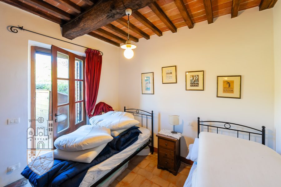 Casale con giardino e piscina