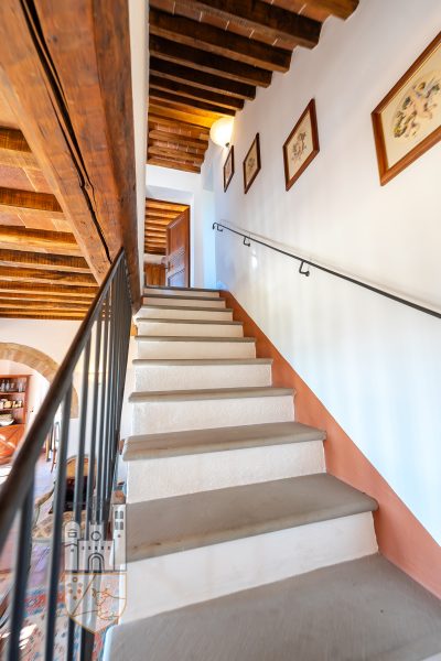Casale con giardino e piscina