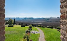 Casale con giardino e piscina
