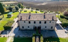 Farmhouse with garden and swimming pool