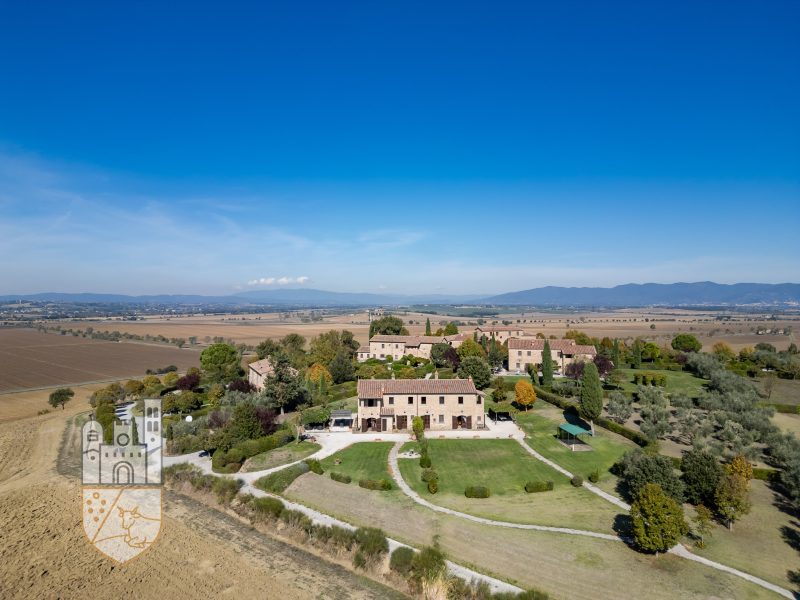 Farmhouse with garden and swimming pool
