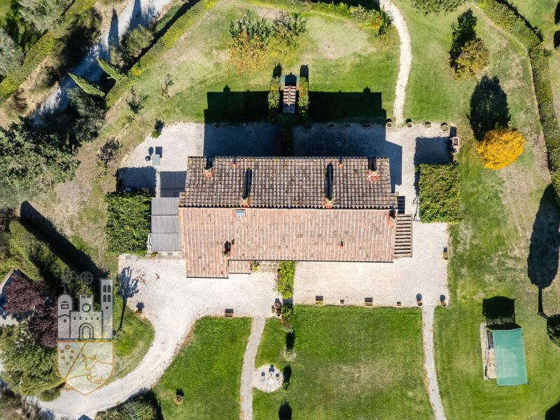 Farmhouse with garden and swimming pool