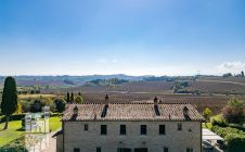 Casale con giardino e piscina