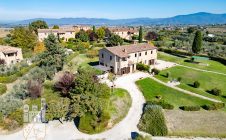 Appartamento con giardino e piscina