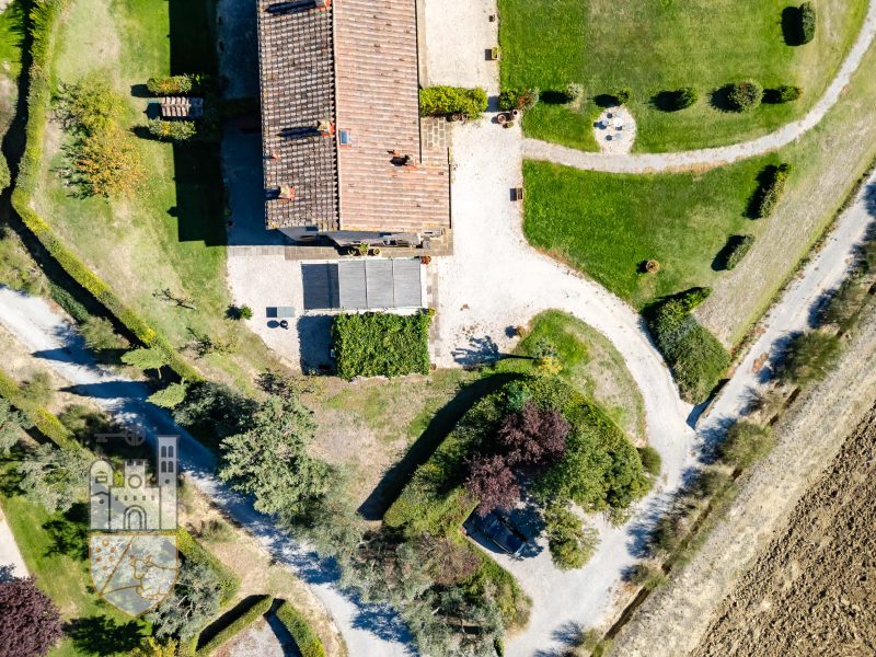 Apartment with garden and swimming pool