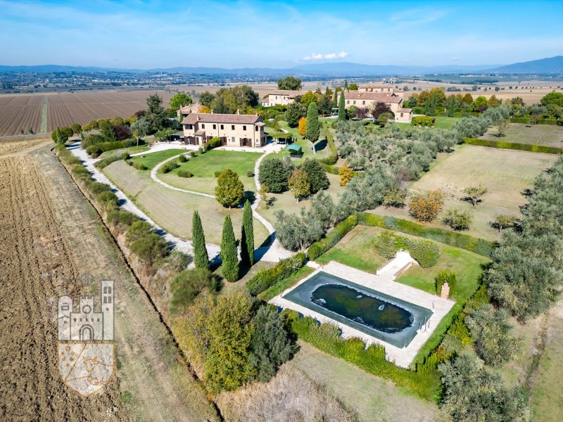 Apartment with garden and swimming pool