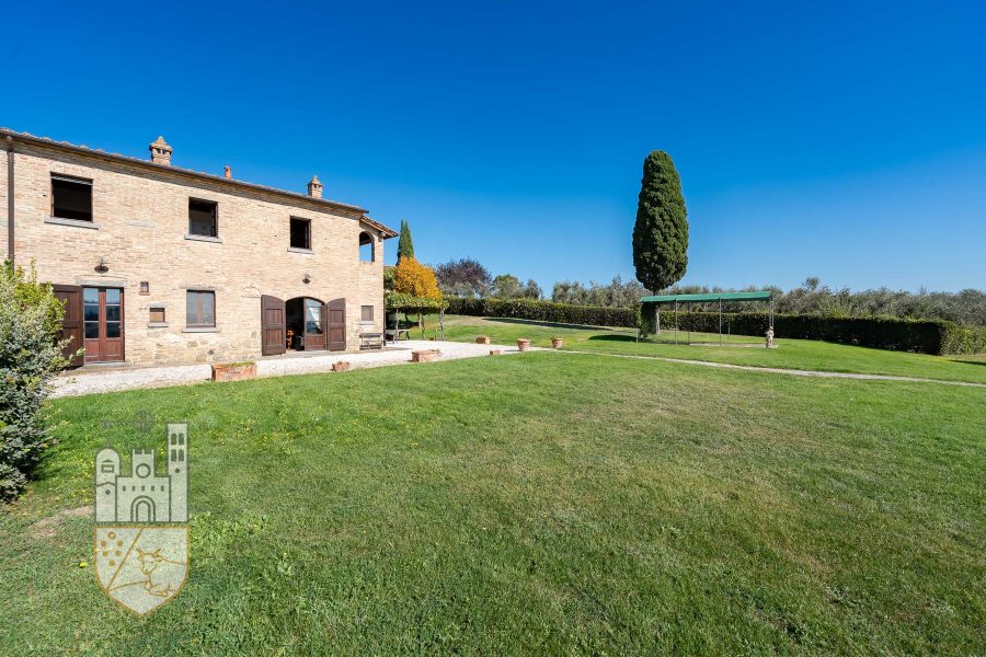 Appartamento con giardino e piscina