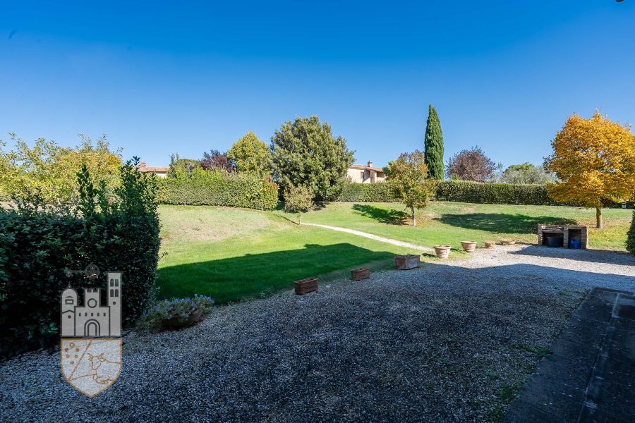 Appartamento con giardino e piscina