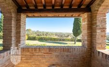 Appartamento con giardino e piscina