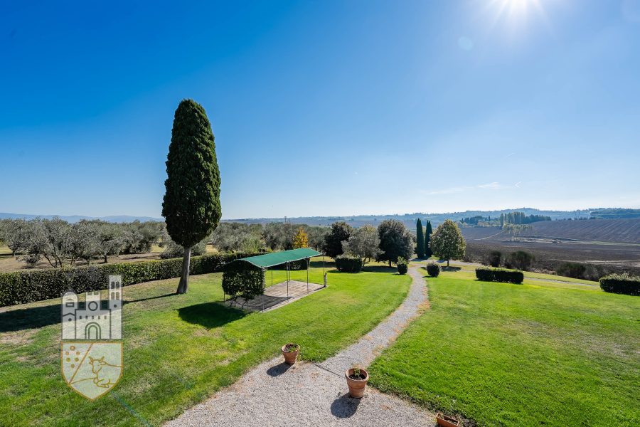 Apartment with garden and swimming pool