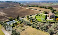 Appartamento con giardino e piscina