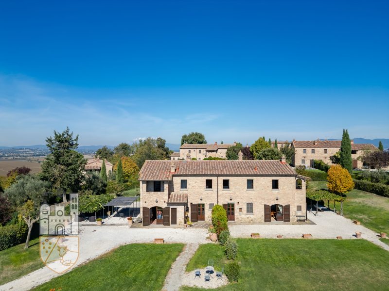 Apartment with garden and swimming pool