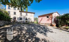 Villa con piscina e annessi