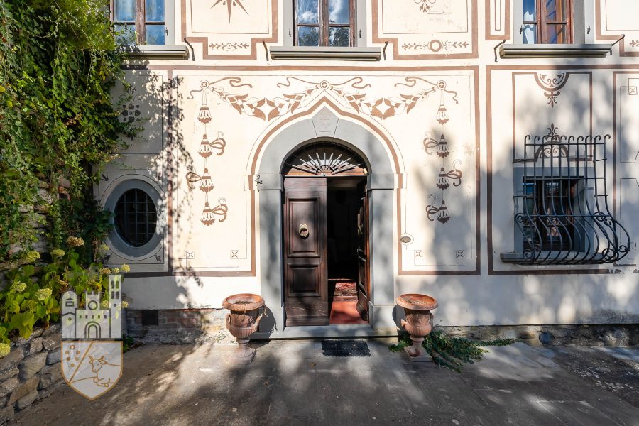 Villa con piscina e annessi