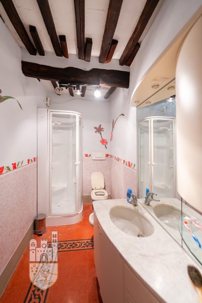 Villa con piscina e annessi