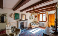 Villa con piscina e annessi