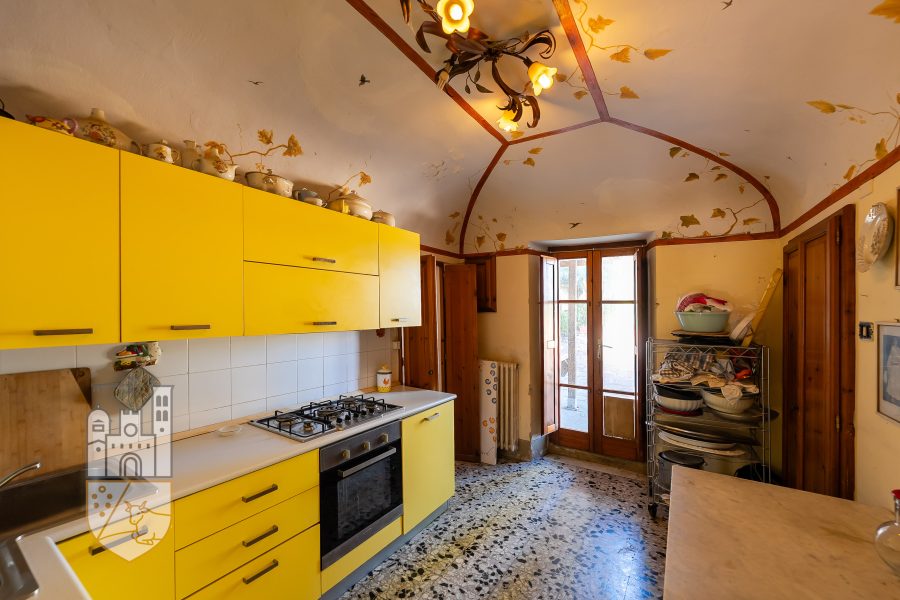Villa con piscina e annessi