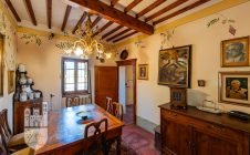 Villa con piscina e annessi