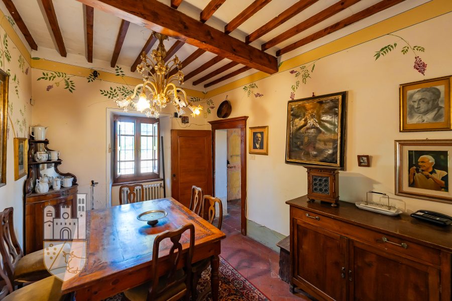 Villa con piscina e annessi